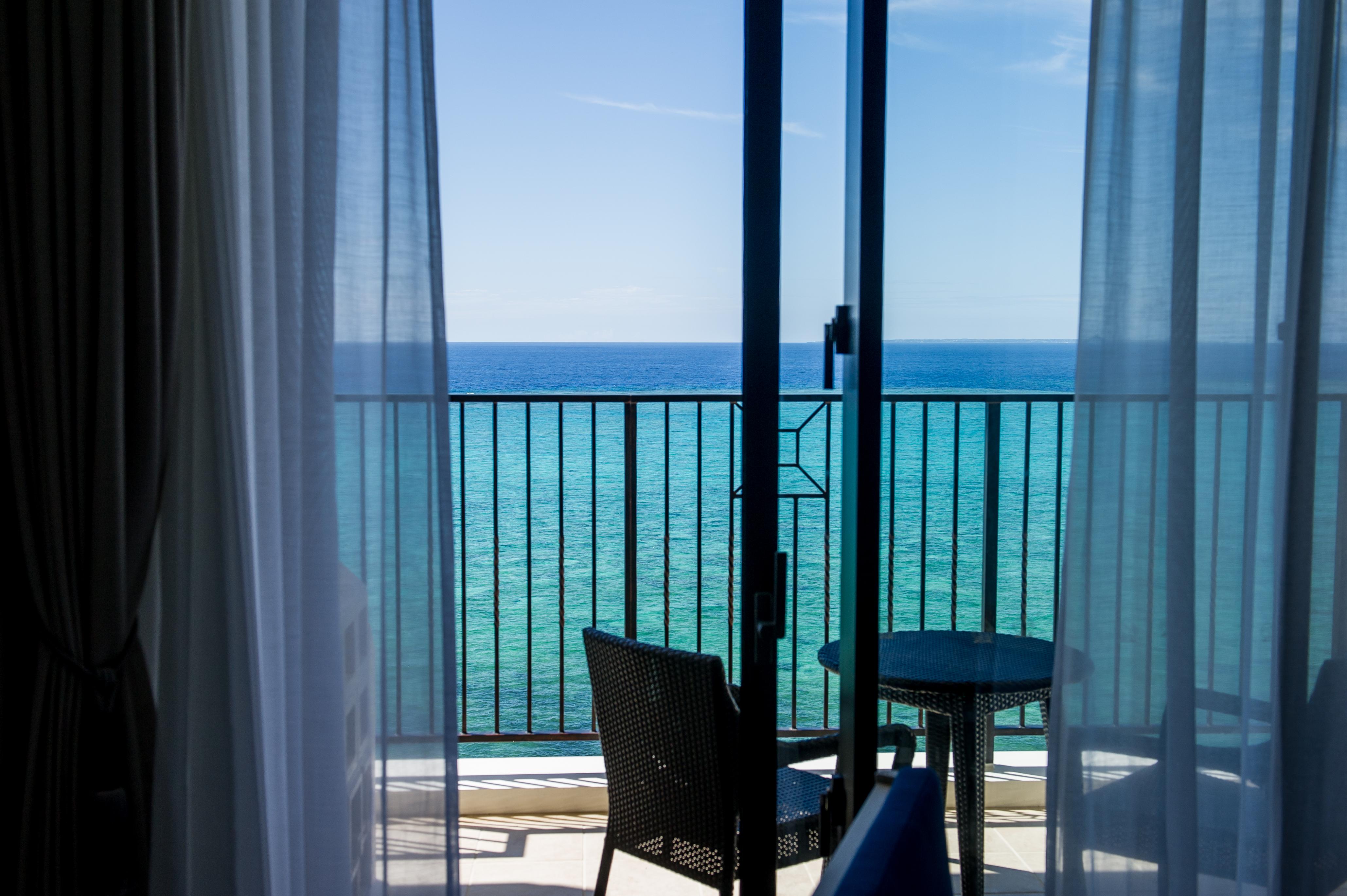 Hotel Monterey Okinawa Spa & Resort Onna Ngoại thất bức ảnh View from a room at the Hilton