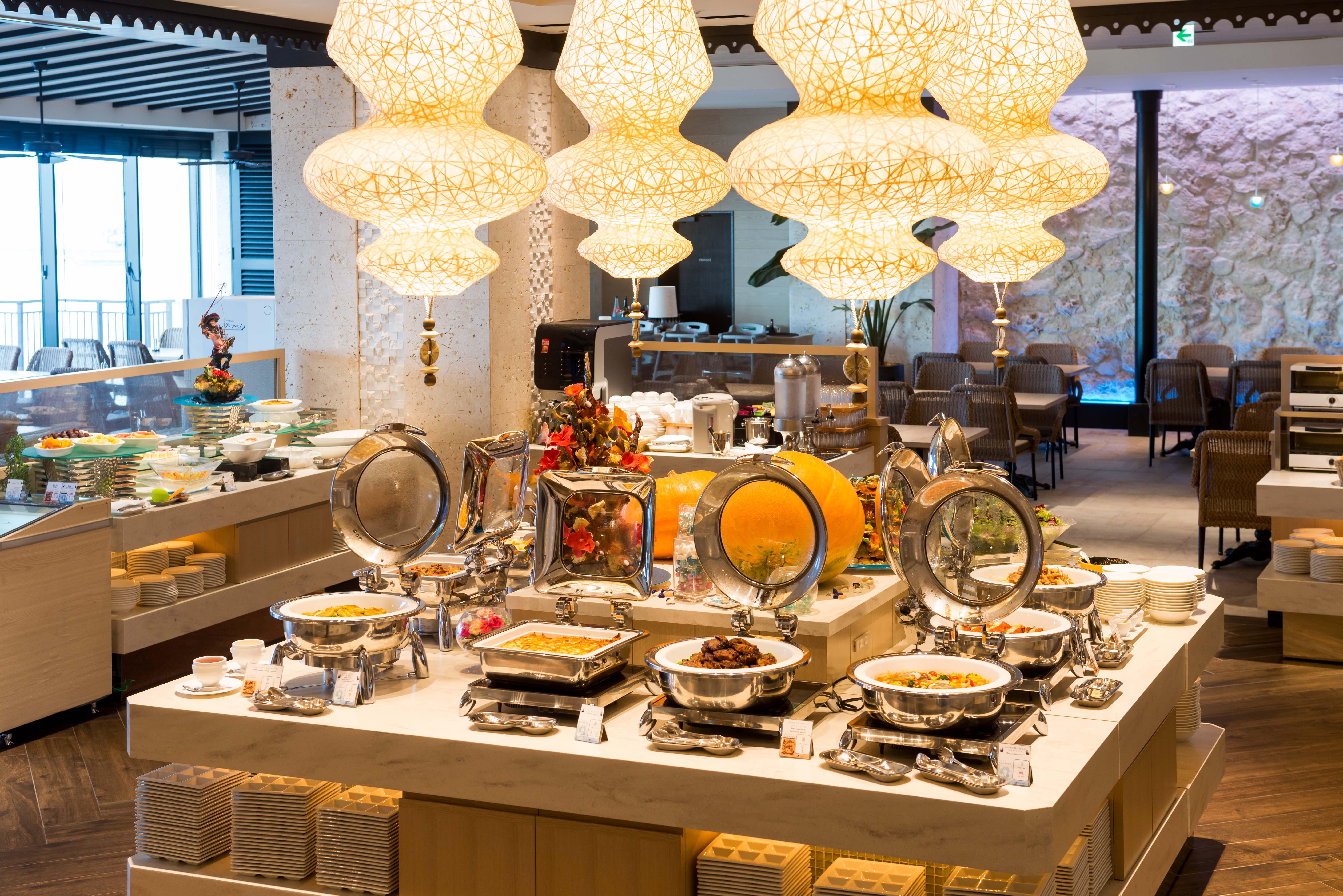 Hotel Monterey Okinawa Spa & Resort Onna Ngoại thất bức ảnh A buffet at a hotel