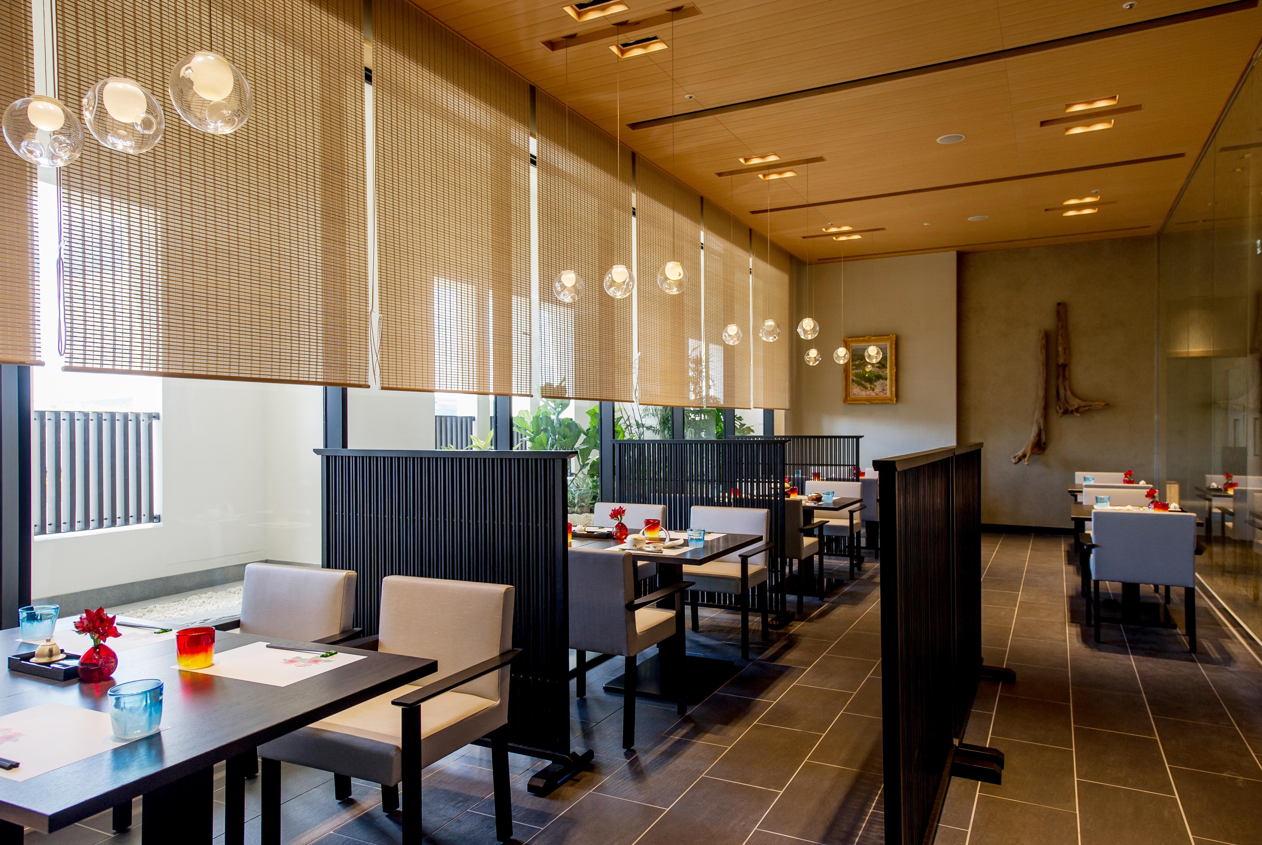 Hotel Monterey Okinawa Spa & Resort Onna Ngoại thất bức ảnh Interior of a restaurant in Japan