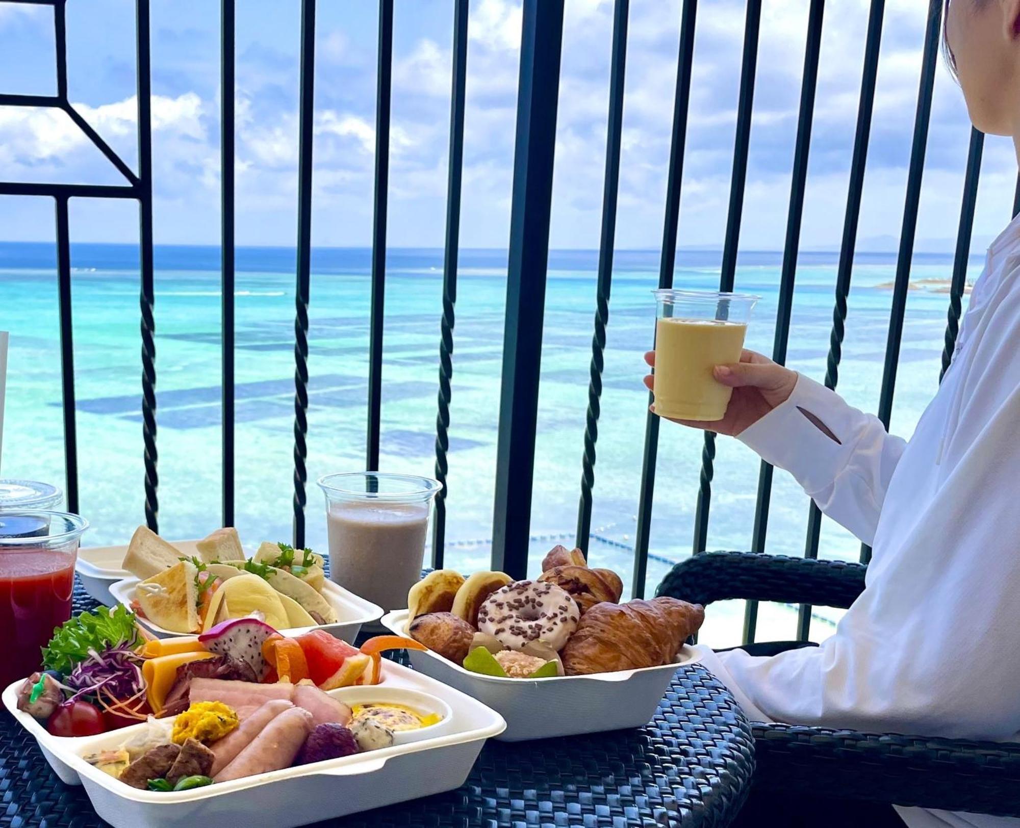 Hotel Monterey Okinawa Spa & Resort Onna Ngoại thất bức ảnh Breakfast at the hotel