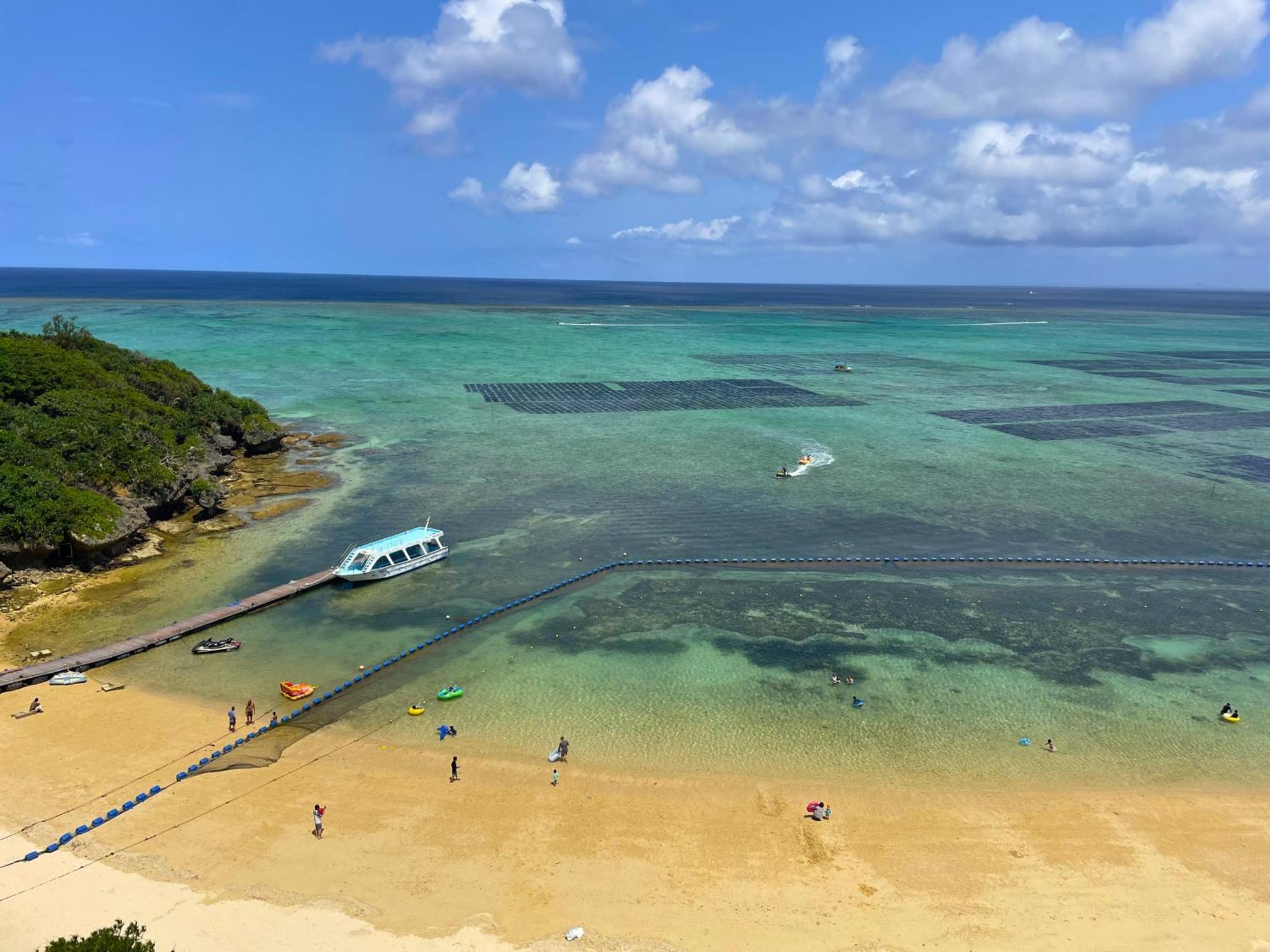 Hotel Monterey Okinawa Spa & Resort Onna Ngoại thất bức ảnh View of the beach at the southern end of the island