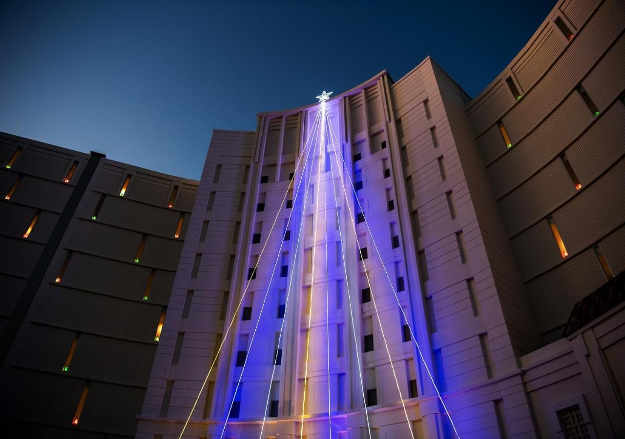 Hotel Monterey Okinawa Spa & Resort Onna Ngoại thất bức ảnh The 2012 Christmas tree at the University of Texas MD Anderson Cancer Center