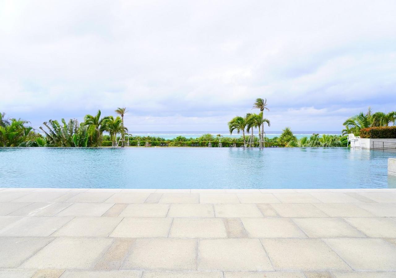 Hotel Monterey Okinawa Spa & Resort Onna Ngoại thất bức ảnh Infinity pool at the Ritz-Carlton, Cancun