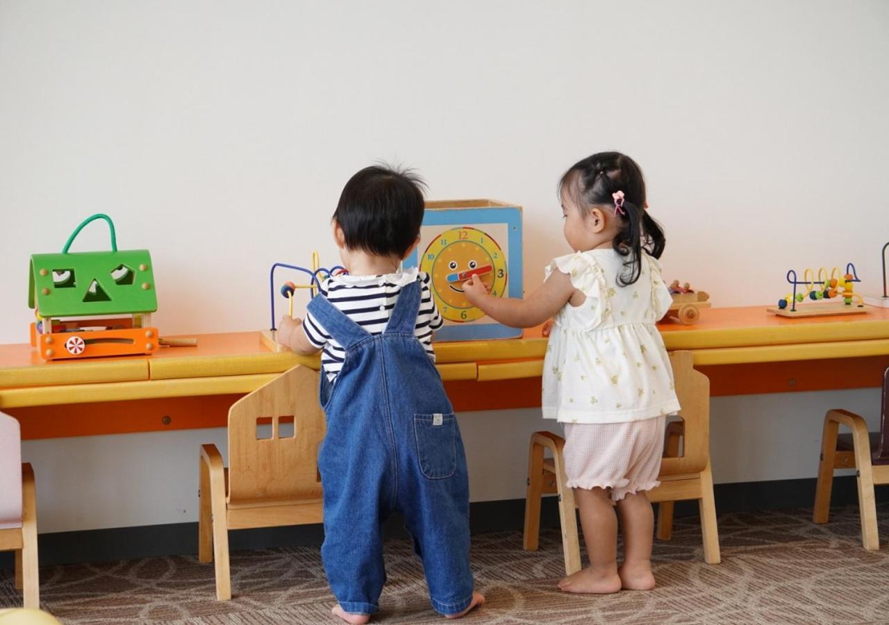 Hotel Monterey Okinawa Spa & Resort Onna Ngoại thất bức ảnh Children playing with Montessori materials