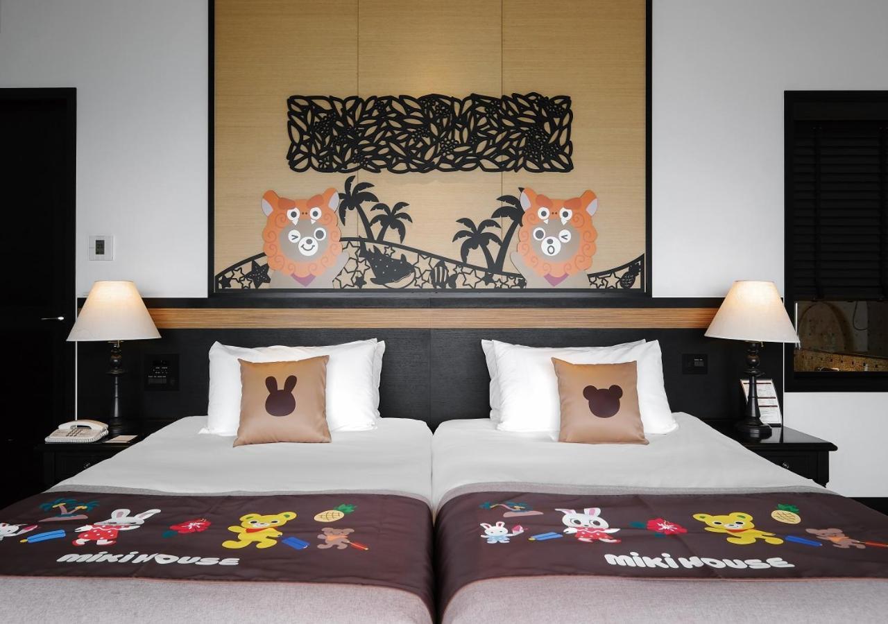 Hotel Monterey Okinawa Spa & Resort Onna Ngoại thất bức ảnh A room at the hotel