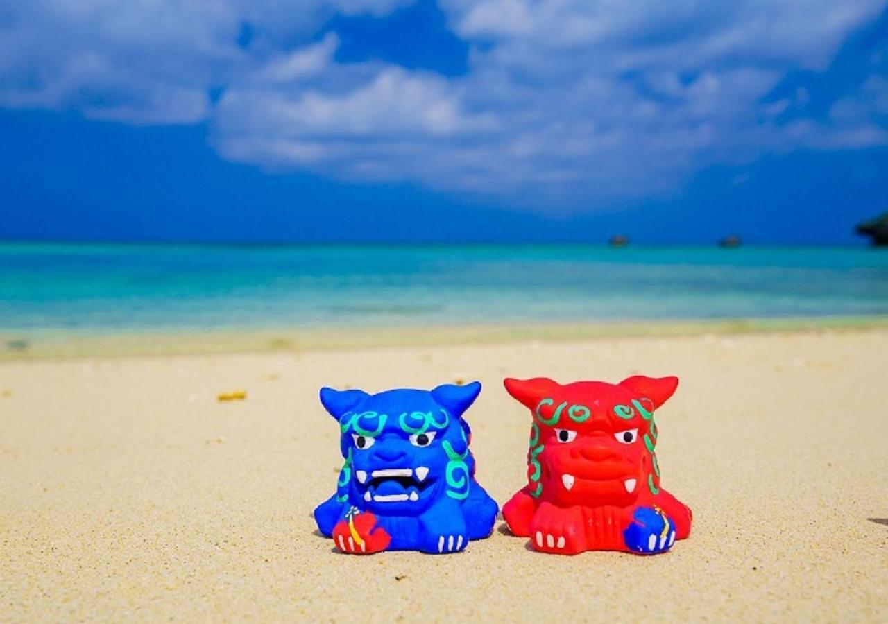 Hotel Monterey Okinawa Spa & Resort Onna Ngoại thất bức ảnh Shisa statues on the beach of Okinawa
