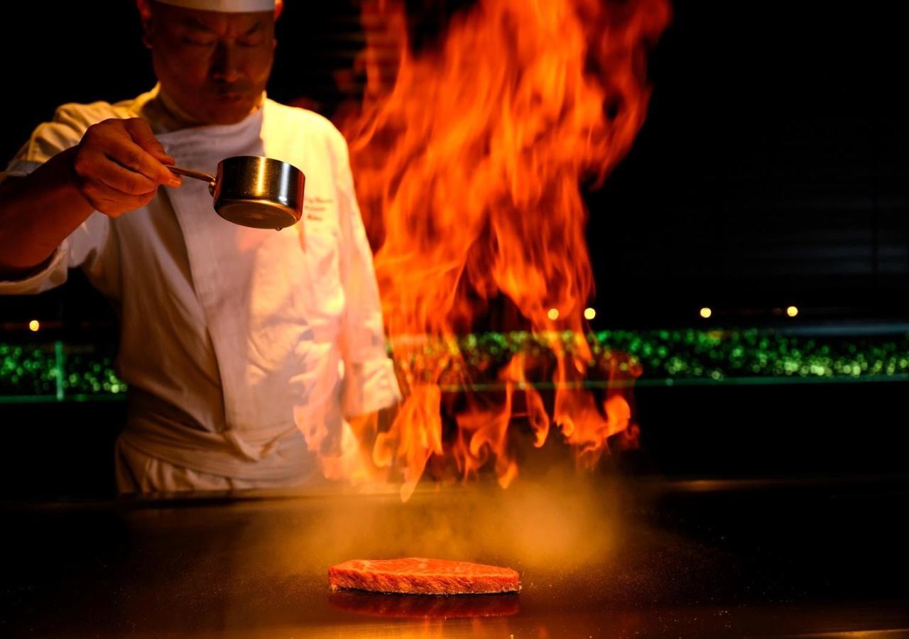 Hotel Monterey Okinawa Spa & Resort Onna Ngoại thất bức ảnh A chef cooking with the technique of flambe