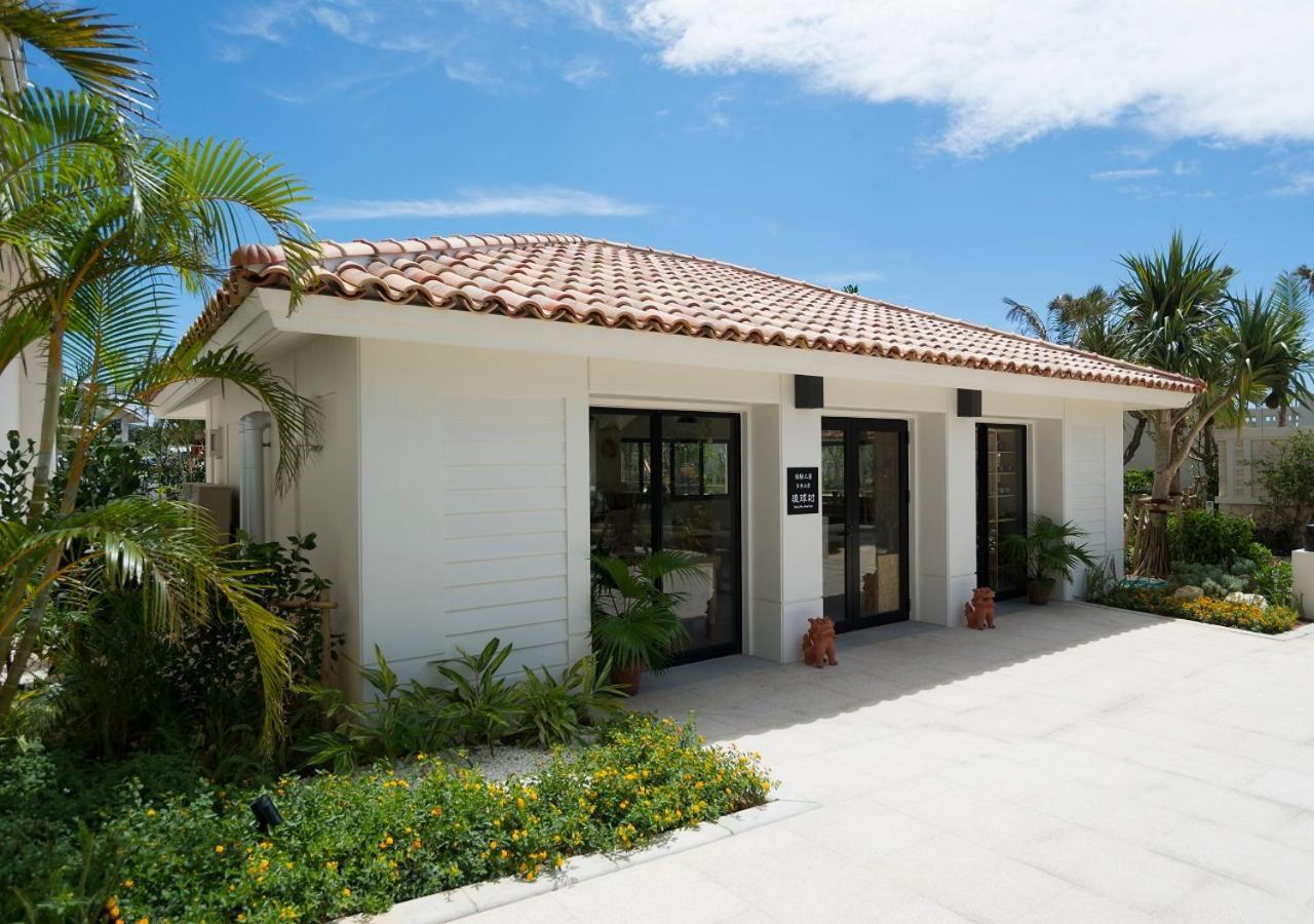 Hotel Monterey Okinawa Spa & Resort Onna Ngoại thất bức ảnh The entrance to the museum