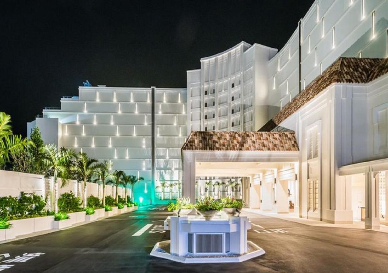 Hotel Monterey Okinawa Spa & Resort Onna Ngoại thất bức ảnh The hotel's entrance