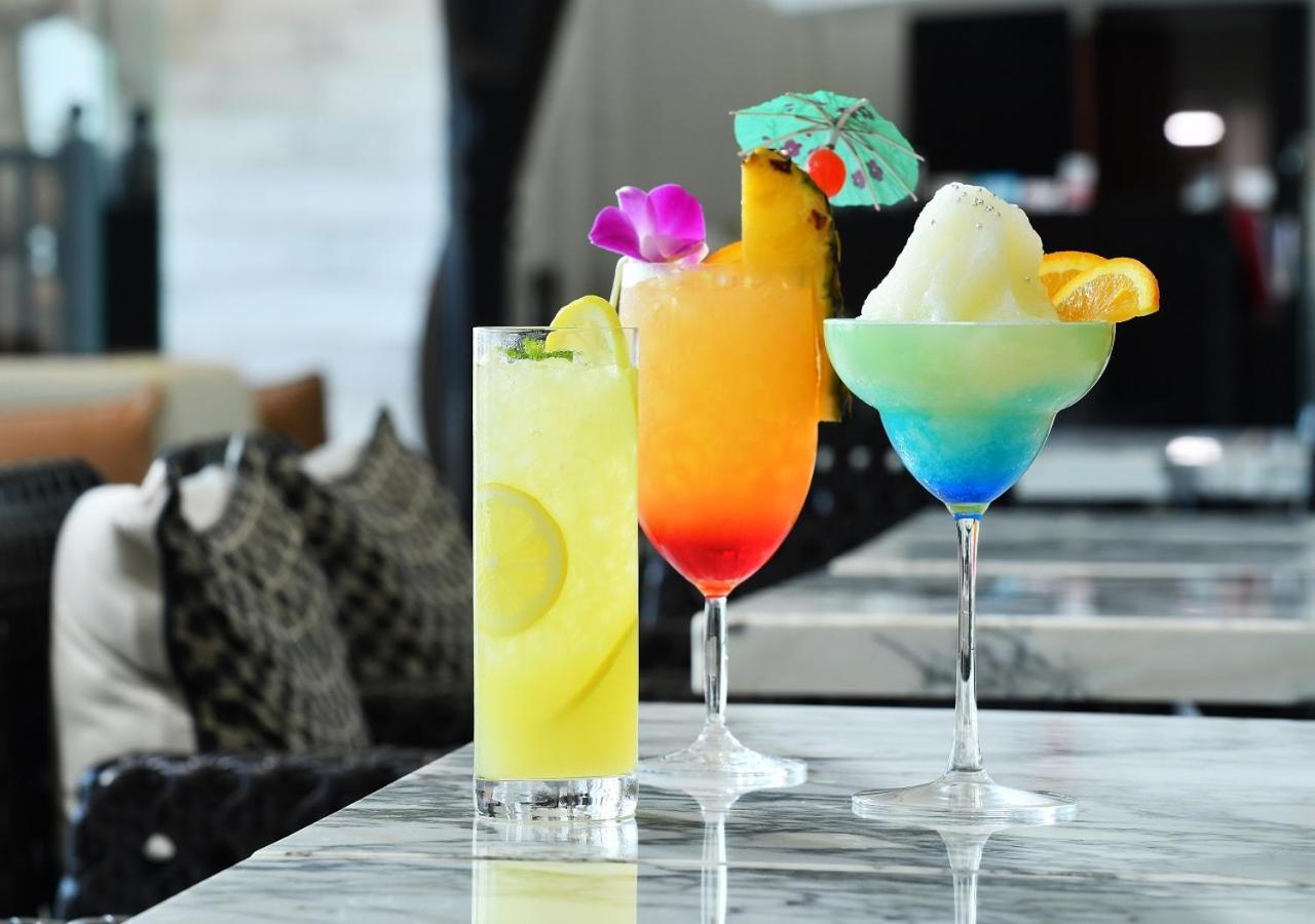 Hotel Monterey Okinawa Spa & Resort Onna Ngoại thất bức ảnh A selection of non-alcoholic cocktails